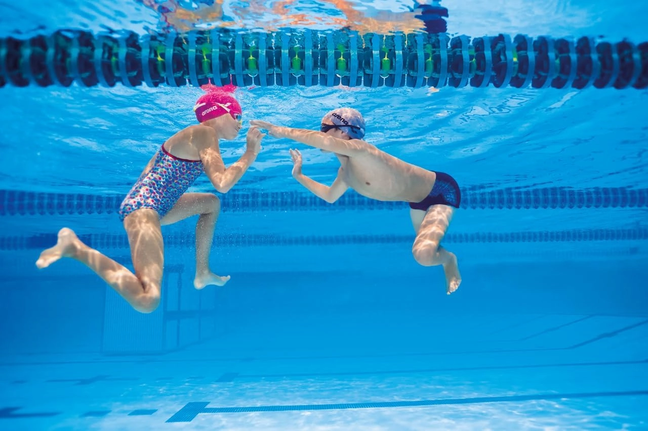 ARENA Unisex Kids Junior Air Mirror Swim Goggles for Swimming Ages 6 to 12 Air Seals Anti-Fog Coated Lens Adjustable Strap
