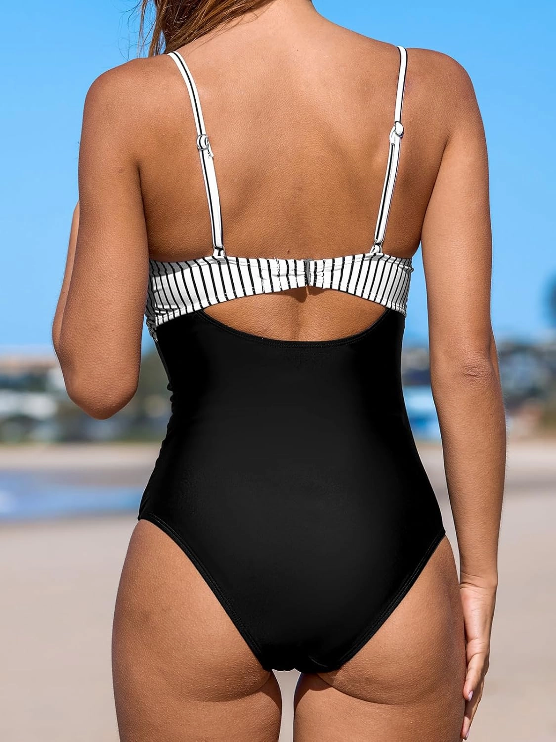 CUPSHE One Piece Swimsuit for Women Bathing Suits Twist Front Cutout Adjustable Straps Ruched Swimwear